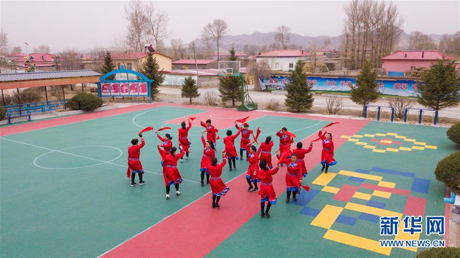 （壯麗70年·奮斗新時代·圖文互動）（3）情同一家，守望相助，共奔小康——內蒙古興安盟巴彥敖包嘎查民族團結見聞