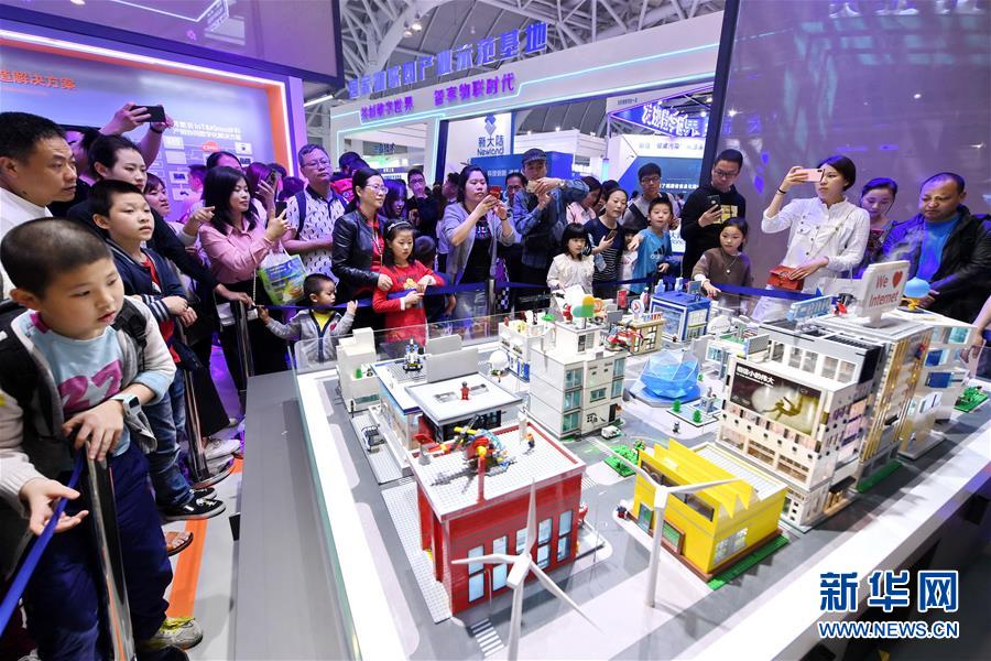 （新華全媒頭條&middot;圖文互動(dòng)）（3）從&ldquo;數(shù)字中國&rdquo;看中國發(fā)展新信號(hào)、新亮點(diǎn)、新趨勢