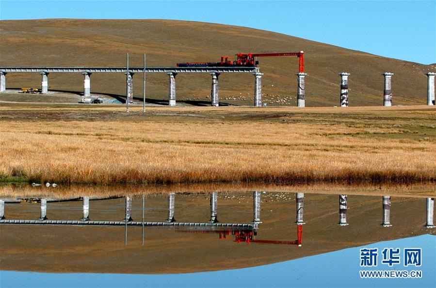 (新華全媒頭條·壯麗70年·奮斗新時代·圖文互動)(10)開拓雪域高原的夢想之路——來自青藏鐵路的蹲點報告