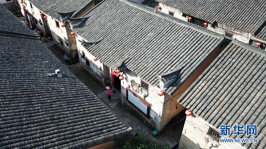 (壯麗70年·奮斗新時(shí)代——記者再走長(zhǎng)征路·圖文互動(dòng))(8)半條被子折射軍民魚水情