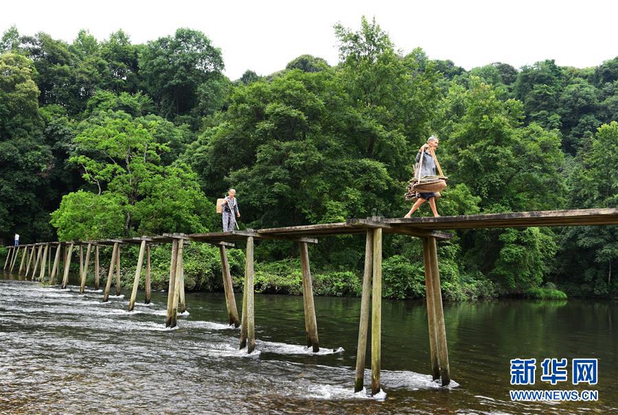 (壯麗70年·奮斗新時代——記者再走長征路·圖文互動)(1)啊,紅軍橋!