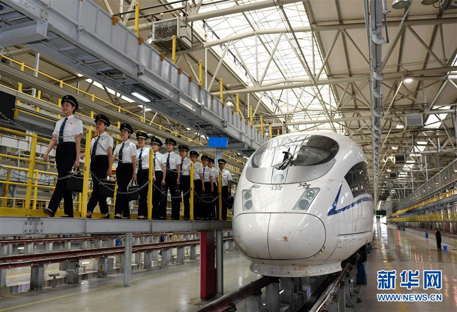 (社會)(1)國內(nèi)鐵路將迎來首批女動車組司機