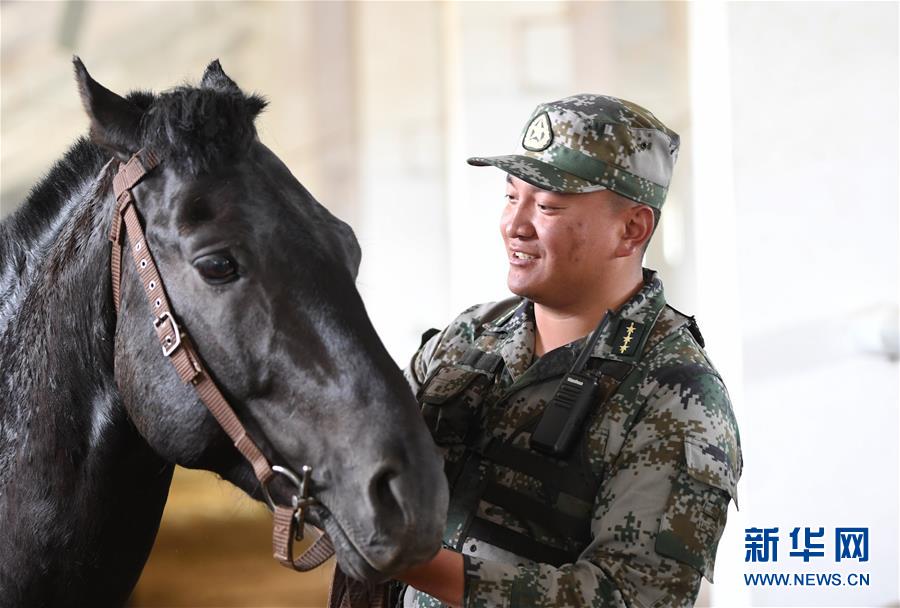 (新華全媒頭條·愛國情 奮斗者·圖文互動)(4)初心不改 紅心向黨——西部戰區陸軍某旅玉樹獨立騎兵連連長尼都塔生一家四代跟黨走紀實