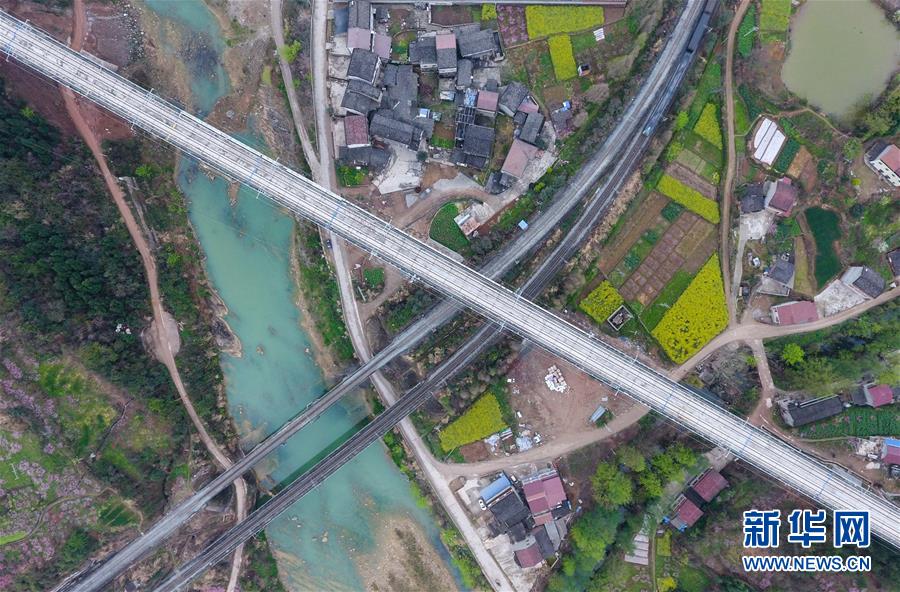 (壯麗70年·奮斗新時(shí)代——共和國(guó)發(fā)展成就巡禮·圖文互動(dòng))(6)治蜀往事激越 興川今朝豪邁——新中國(guó)成立70年四川發(fā)展巡禮