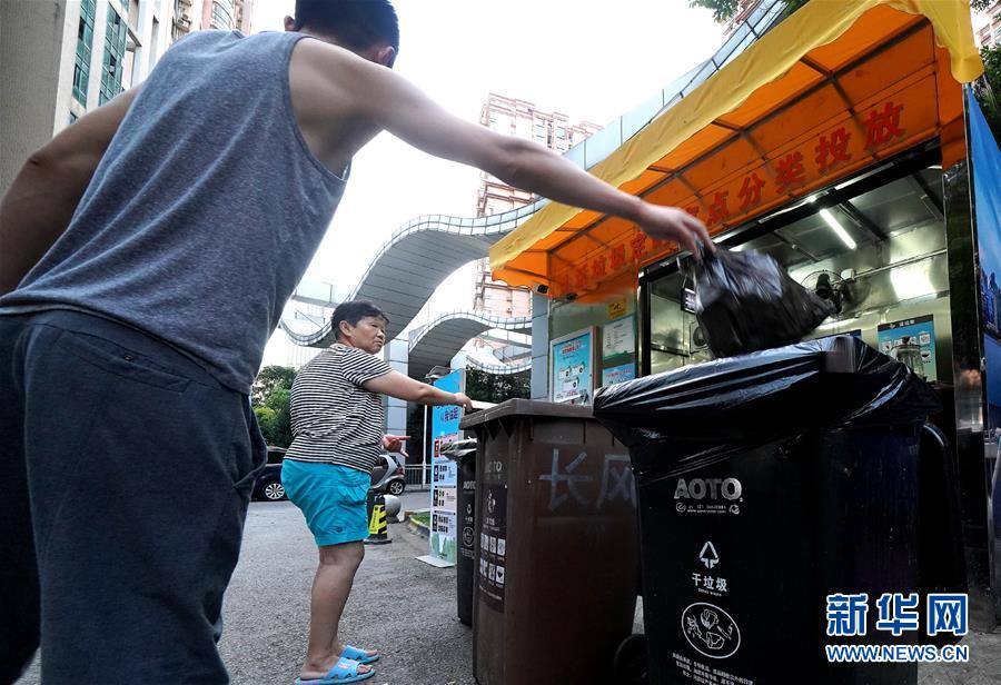 （新華視點·圖文互動）（3）上海垃圾分類“滿月”：“拎得清”了，“守得住”么？