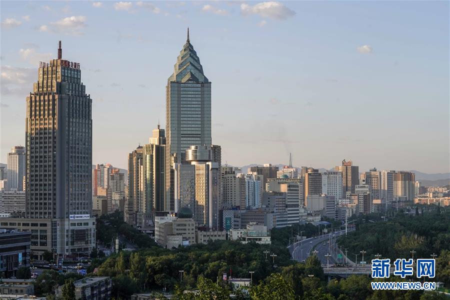 (壯麗70年·奮斗新時代——共和國發展成就巡禮·圖文互動)(1)旭日映天山 邊疆展新顏——新中國成立70年新疆改革發展巡禮