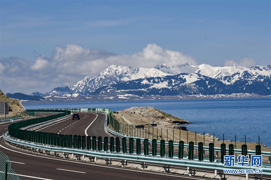 (壯麗70年·奮斗新時代——共和國發展成就巡禮·圖文互動)(3)旭日映天山 邊疆展新顏——新中國成立70年新疆改革發展巡禮