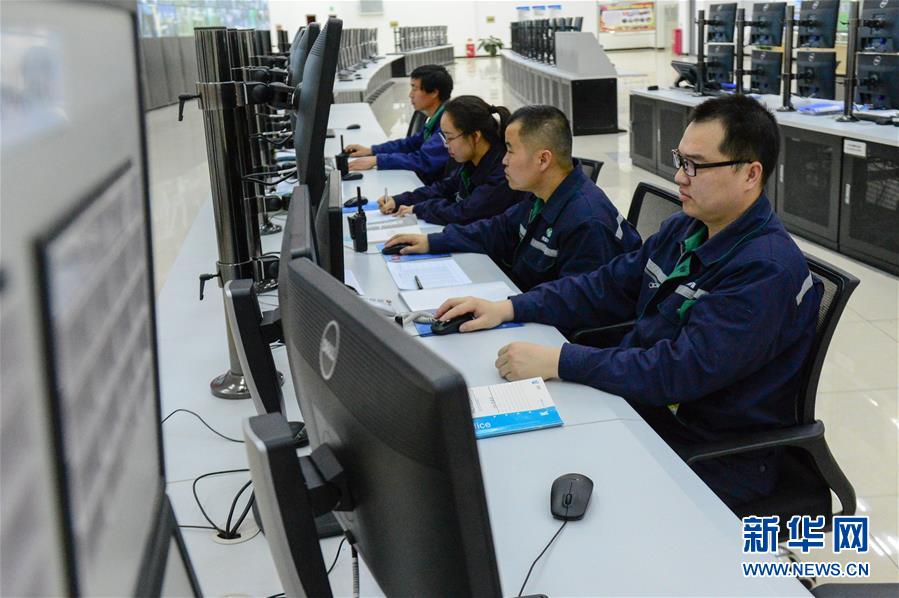 (壯麗70年·奮斗新時代——共和國發展成就巡禮·圖文互動)(5)旭日映天山 邊疆展新顏——新中國成立70年新疆改革發展巡禮