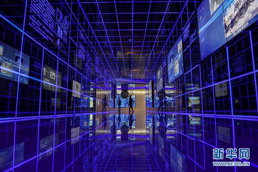 (壯麗70年·奮斗新時代——共和國發展成就巡禮·圖文互動)(6)旭日映天山 邊疆展新顏——新中國成立70年新疆改革發展巡禮