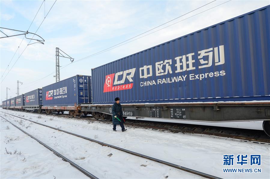 (壯麗70年·奮斗新時代——共和國發展成就巡禮·圖文互動)(12)旭日映天山 邊疆展新顏——新中國成立70年新疆改革發展巡禮