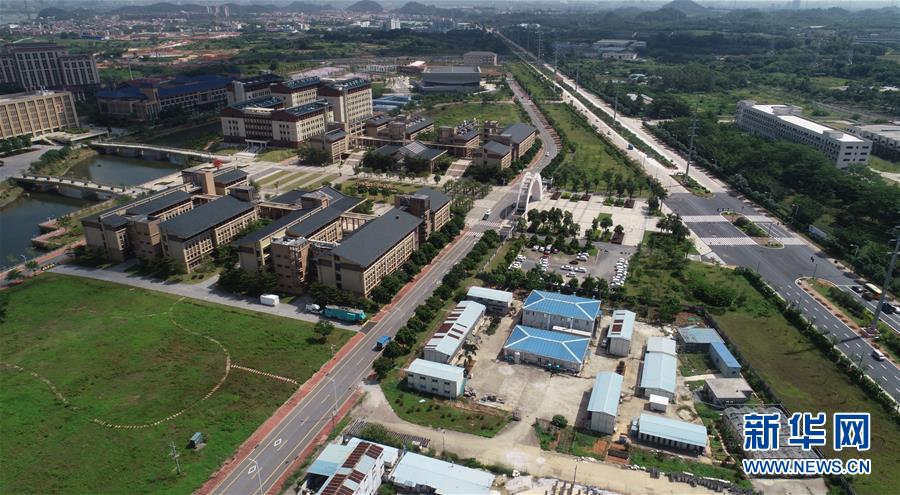 （在習(xí)近平新時代中國特色社會主義思想指引下&mdash;&mdash;新時代新作為新篇章&middot;圖文互動）（3）&ldquo;我們給火箭做減重&rdquo;&mdash;&mdash;高校科技創(chuàng)新進(jìn)行時