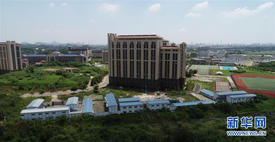 （在習(xí)近平新時代中國特色社會主義思想指引下&mdash;&mdash;新時代新作為新篇章&middot;圖文互動）（1）&ldquo;我們給火箭做減重&rdquo;&mdash;&mdash;高校科技創(chuàng)新進(jìn)行時