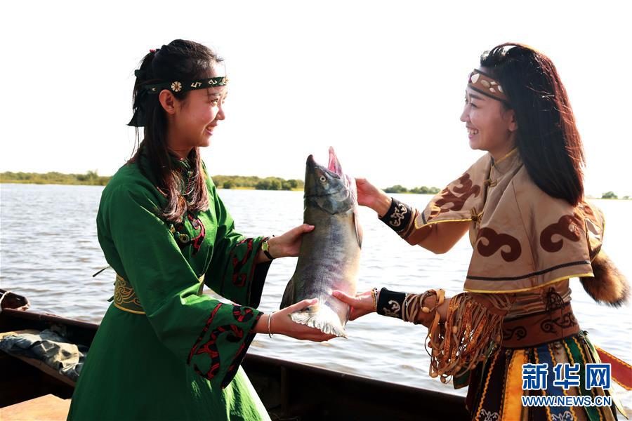 (新華全媒頭條·圖文互動)(9)讓各民族手足相親守望相助——以習(xí)近平同志為核心的黨中央關(guān)心少數(shù)民族和民族工作紀(jì)實(shí)