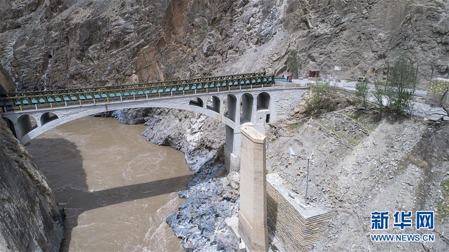 (新華全媒頭條·圖文互動(dòng))(1)沒(méi)有終結(jié)的尋找——追尋川藏公路上的一位無(wú)名烈士