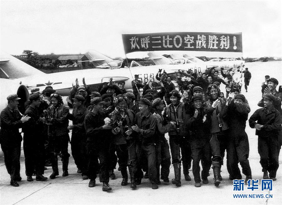(新華全媒頭條·人民空軍70年·圖文互動)(4)陽光照耀奮飛的航程——黨中央、中央軍委和習主席關心人民空軍建設發展紀實