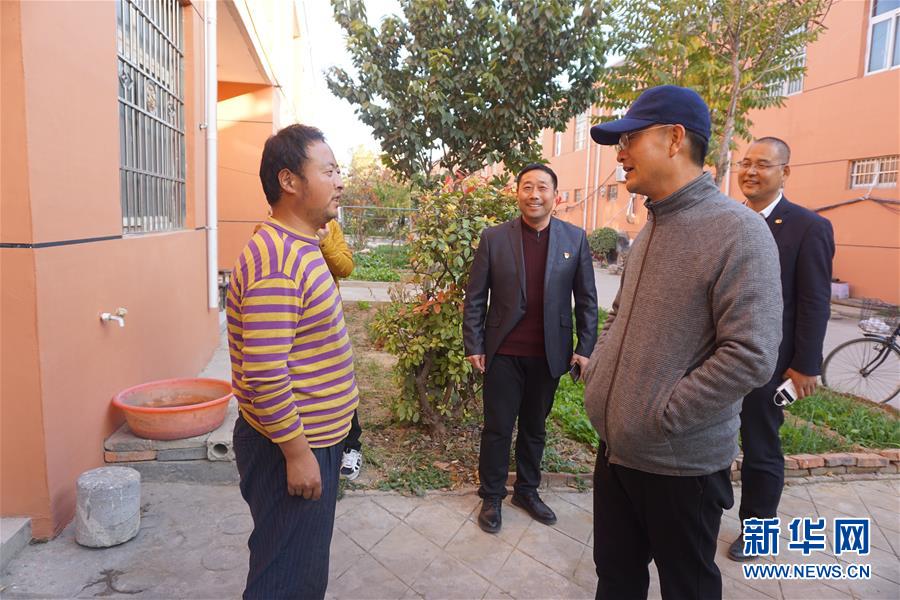 (愛(ài)國(guó)情 奮斗者·圖文互動(dòng))(1)富了口袋 更要富精神——記向貧困宣戰(zhàn)的“最美奮斗者”裴春亮