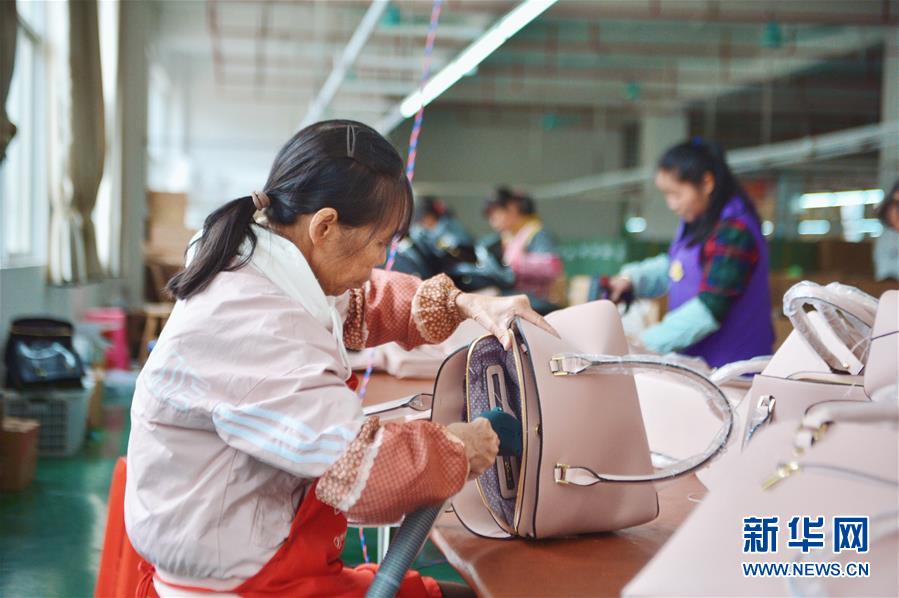 （圖文互動）（3）人回鄉(xiāng)、錢回流、企回遷——一個大石山區(qū)貧困縣的返鄉(xiāng)創(chuàng)業(yè)故事 