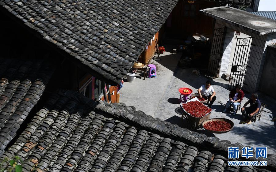 （新華全媒頭條&middot;圖文互動）（3）干部去哪兒了？&mdash;&mdash;貴州干部大規模下沉脫貧攻堅一線紀實