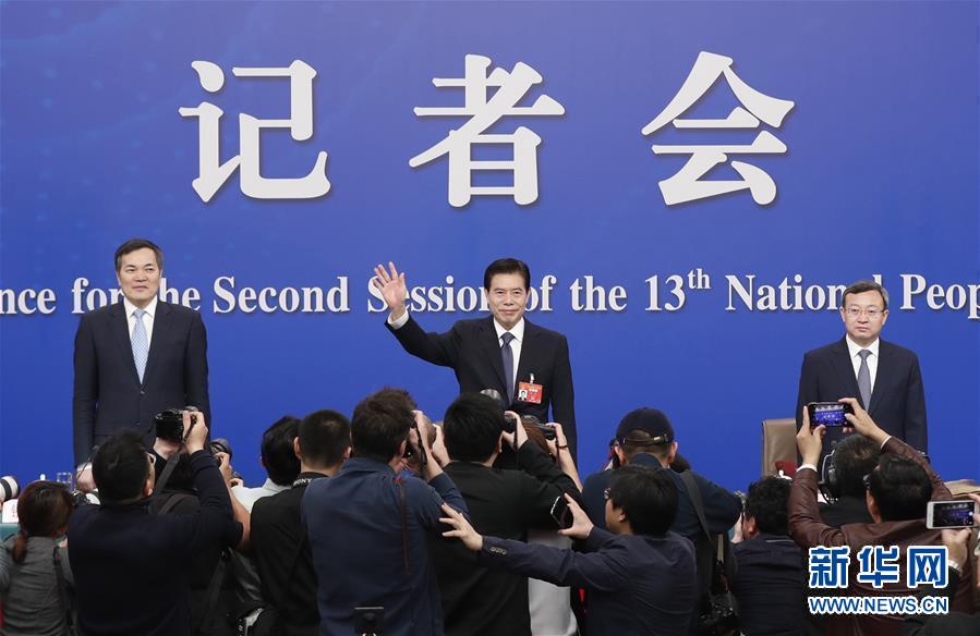 （兩會&middot;XHDW）（2）商務部部長鐘山等就&ldquo;促進形成強大國內市場 推動全方位對外開放&rdquo;答記者問