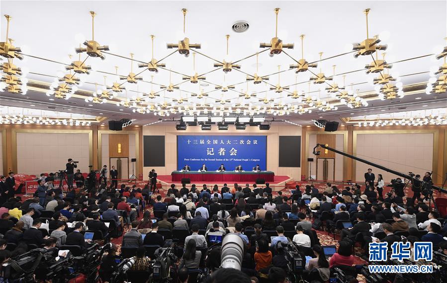 （兩會&middot;XHDW）（8）商務部部長鐘山等就&ldquo;促進形成強大國內市場 推動全方位對外開放&rdquo;答記者問