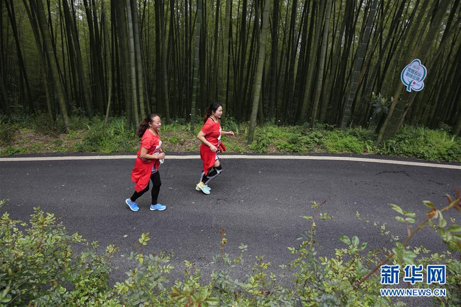 (新華全媒頭條·圖文互動)(6)深入推進大保護 打造引領(lǐng)高質(zhì)量發(fā)展生力軍——推動長江經(jīng)濟帶發(fā)展座談會召開四年間