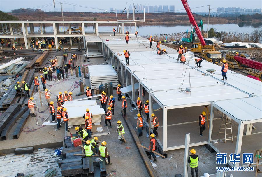 （新華全媒頭條&middot;圖文互動）（6）黨旗，高高飄揚在防控疫情斗爭第一線&mdash;&mdash;各級黨組織和廣大黨員干部投身疫情防控阻擊戰(zhàn)紀實