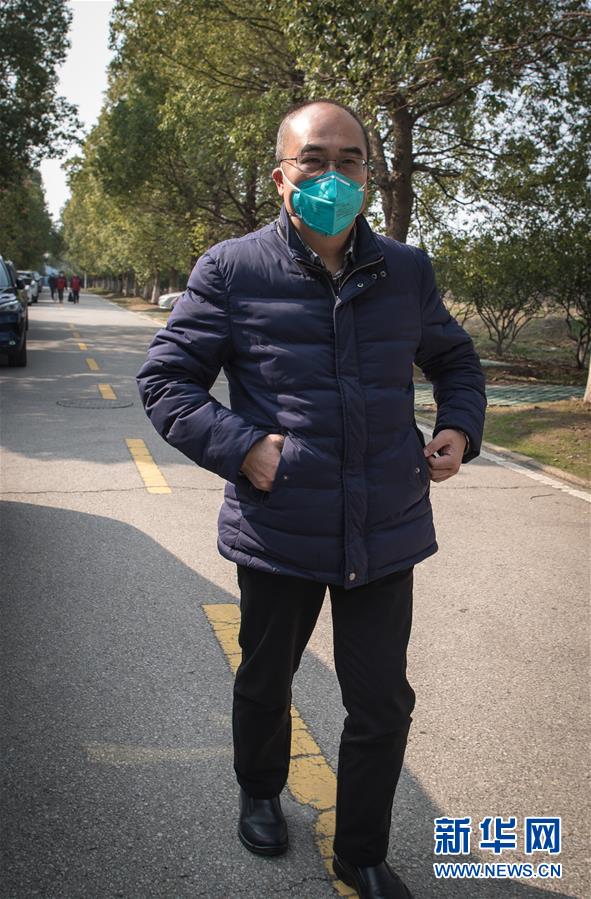 (新華全媒頭條·聚焦疫情防控·圖文互動)(6)拼漸凍生命 與疫魔競速——記疫情“風暴眼”中武漢金銀潭醫院院長張定宇