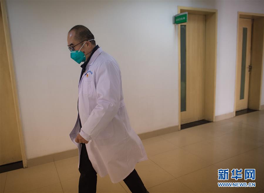 (新華全媒頭條·聚焦疫情防控·圖文互動)(8)拼漸凍生命 與疫魔競速——記疫情“風暴眼”中武漢金銀潭醫院院長張定宇
