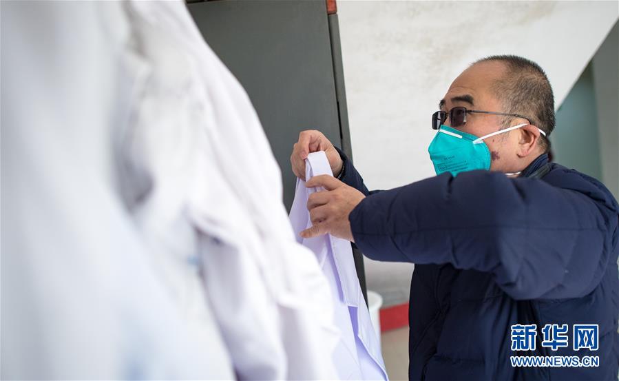 (新華全媒頭條·聚焦疫情防控·圖文互動)(9)拼漸凍生命 與疫魔競速——記疫情“風暴眼”中武漢金銀潭醫院院長張定宇