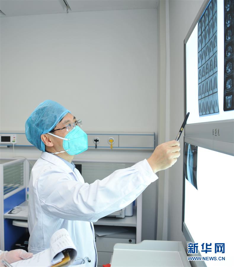 (新華全媒頭條·圖文互動)(6)戰紅區!——發生在武漢抗疫隔離病房內的故事