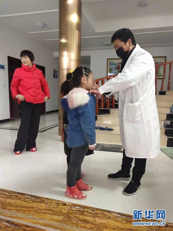 (聚焦疫情防控·圖文互動(dòng))(3)從武漢返鄉(xiāng)的一家人:“鄰里情割不斷,自行隔離是義務(wù)”