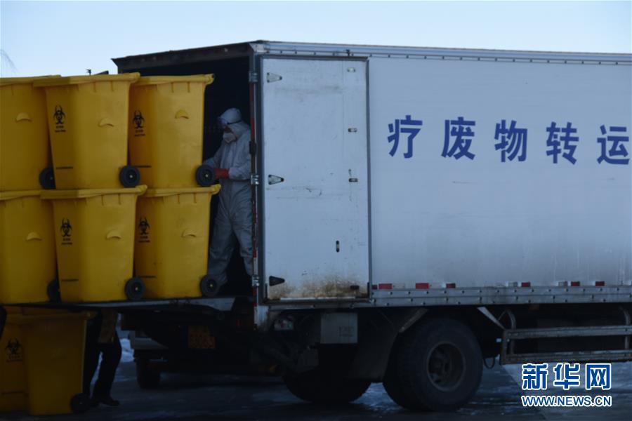 (聚焦疫情防控·圖文互動(dòng))(4)另類“白衣戰(zhàn)士”:堅(jiān)守醫(yī)療廢物處置第一線