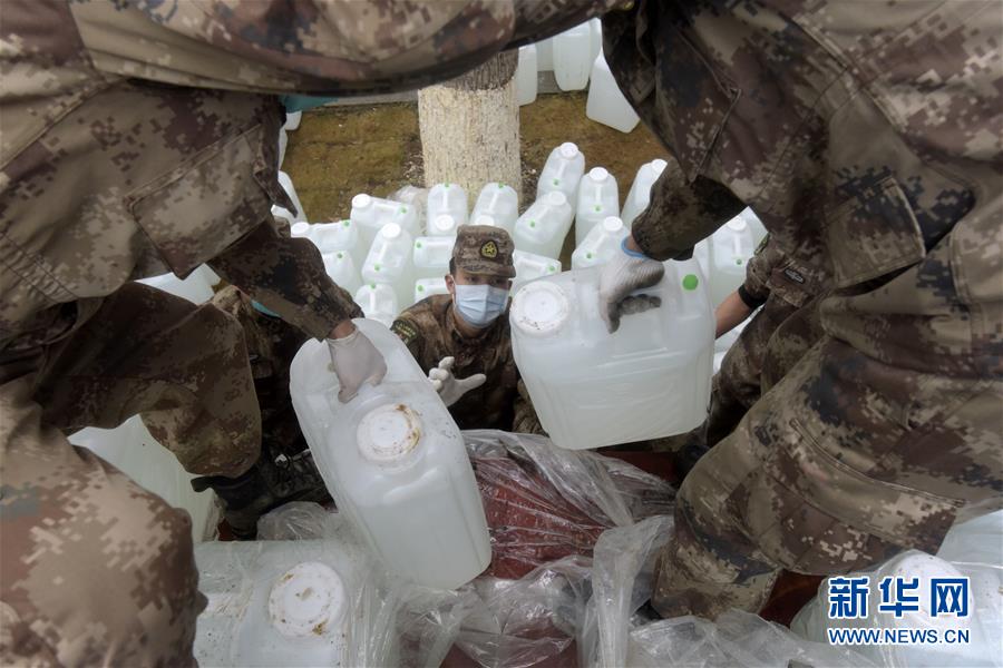 (聚焦疫情防控·圖文互動)(4)邯鄲市愛國擁軍聯(lián)合會為武漢火神山醫(yī)院捐贈百噸醫(yī)用消毒原液