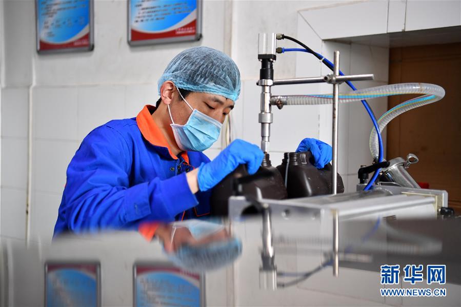 (圖文互動)(2)為防控疫情添磚加瓦——山西企業“跨界”生產防疫物資見聞