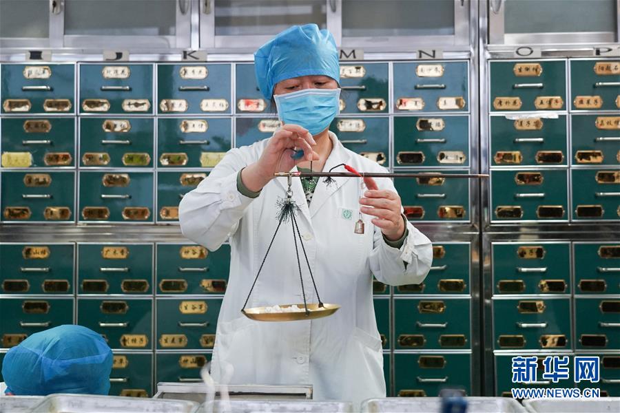 (聚焦疫情防控·圖文互動)(6)參與救治新冠肺炎確診病例超八成——中醫藥在抗擊疫情中貢獻力量