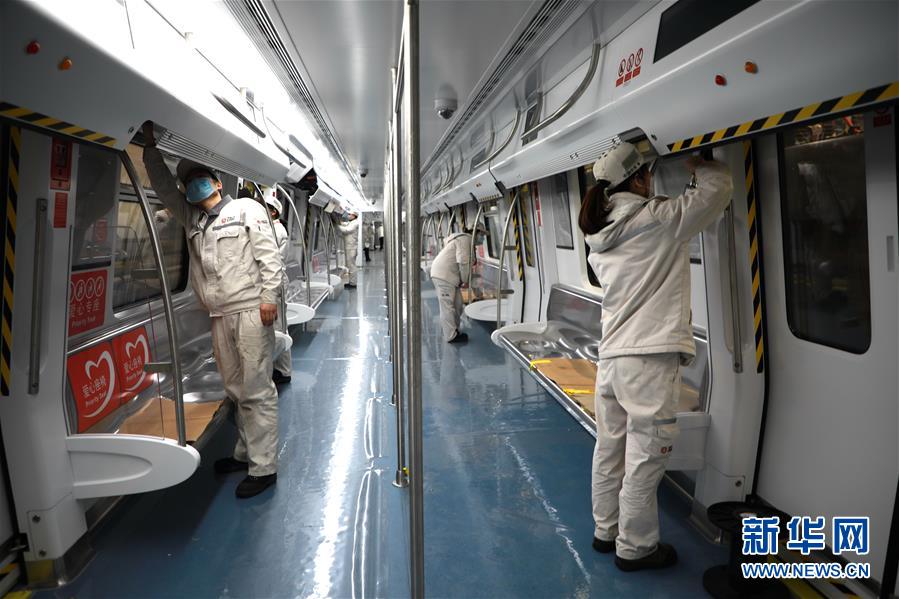 （圖文互動）（3）吃粉擼串，商圈“打卡”，動車出廠——湖南“標簽”復蘇記