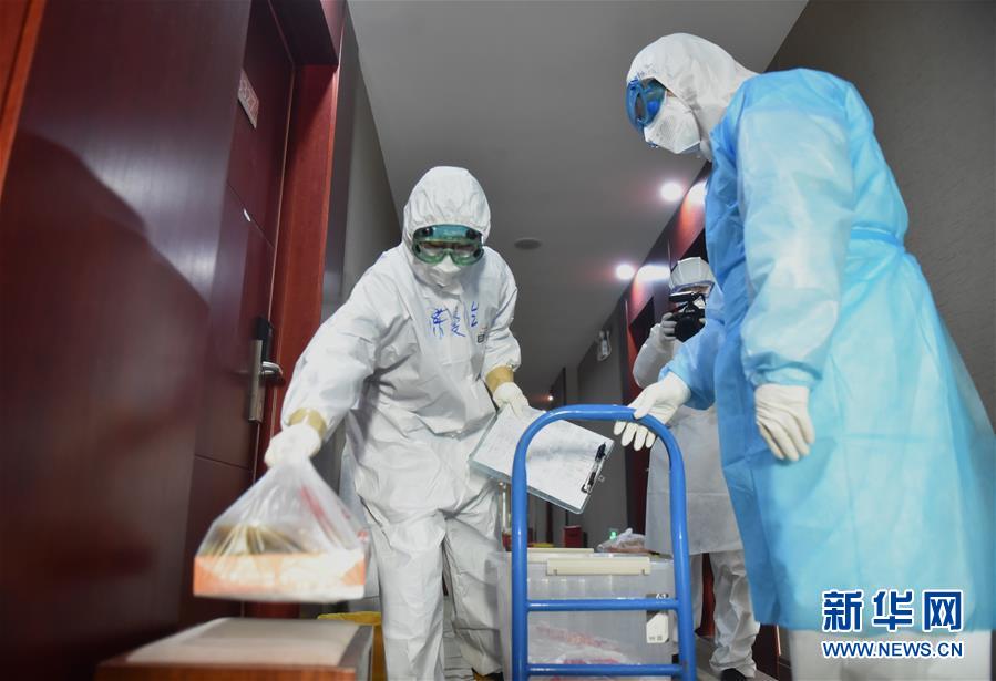 (聚焦疫情防控·圖文互動)(3)“感恩每一位‘不曾謀面’的醫護人員”——探訪返京人員醫學集中隔離觀察點