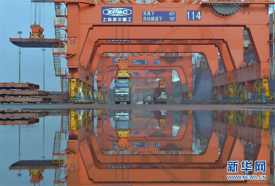 (新華全媒頭條·圖文互動(dòng))(14)磨難壓不垮 奮起正當(dāng)時(shí)——習(xí)近平總書記在統(tǒng)籌推進(jìn)新冠肺炎疫情防控和經(jīng)濟(jì)社會(huì)發(fā)展工作部署會(huì)議上的重要講話振奮人心凝聚力量