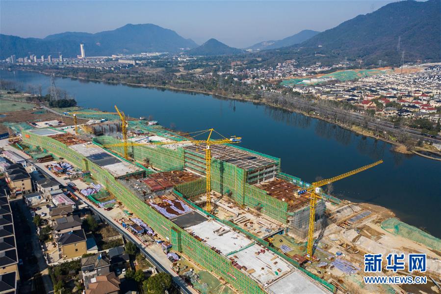 (新華全媒頭條·圖文互動(dòng))(16)磨難壓不垮 奮起正當(dāng)時(shí)——習(xí)近平總書記在統(tǒng)籌推進(jìn)新冠肺炎疫情防控和經(jīng)濟(jì)社會(huì)發(fā)展工作部署會(huì)議上的重要講話振奮人心凝聚力量