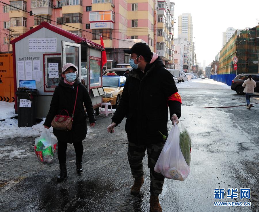 （聚焦疫情防控·圖文互動(dòng)）（1）不知你是誰(shuí)，知你為了誰(shuí)——社區(qū)戰(zhàn)“疫”志愿者群像