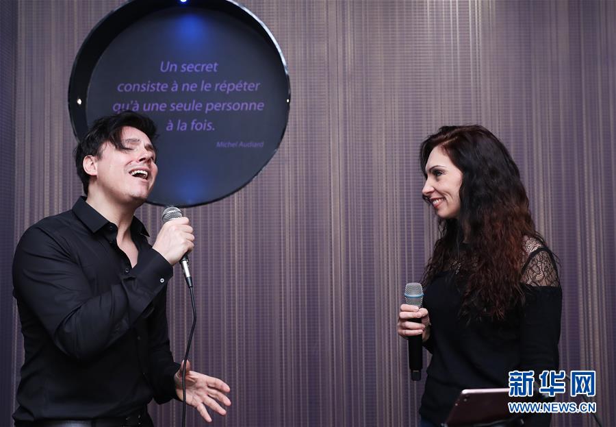 (國際·圖文互動)(2)通訊:手牽手,我們共同驅(qū)散陰霾——法國音樂人創(chuàng)作抗疫歌曲背后的故事