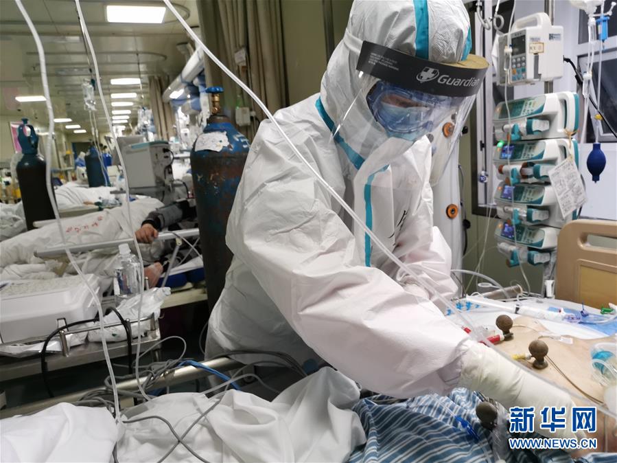 (一線抗疫群英譜·圖文互動)(1)生命之光,溫暖“無面之交”——記抗疫一線重癥監(jiān)護室90后護士金鈺