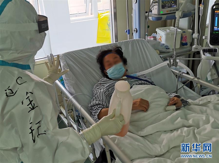 (一線抗疫群英譜·圖文互動)(5)生命之光,溫暖“無面之交”——記抗疫一線重癥監(jiān)護室90后護士金鈺