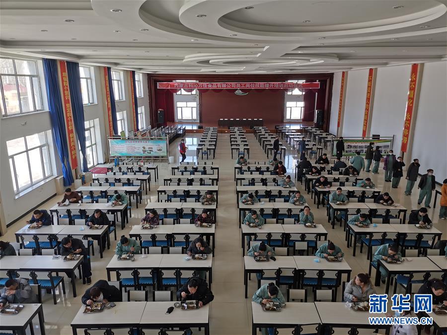 （圖文互動）（3）特寫：限人數、分餐吃、用公筷——偏遠小城“吃飯”見聞