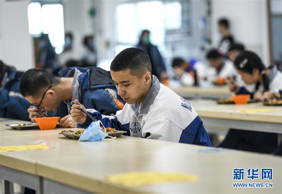 （圖文互動）（6）“早”安同學，“早”安老師！——新疆初高中畢業班復課一周回訪見聞