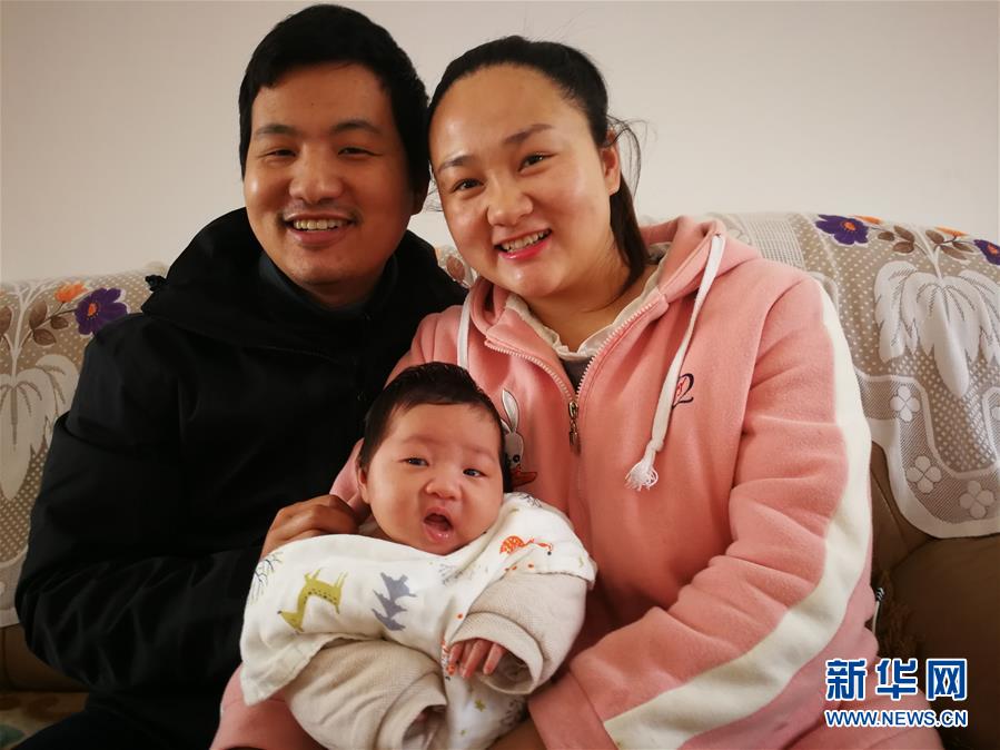 (一線抗疫群英譜·圖文互動)(6)羅文浩:“女兒,你的名字里有溫暖,有榮光!”