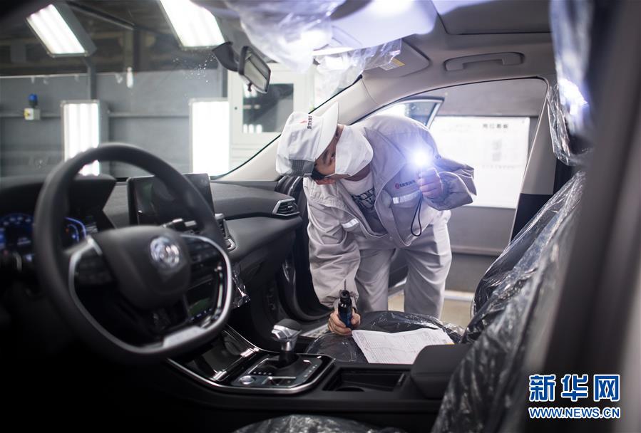 (新華全媒頭條·圖文互動)(17)在艱難中重啟 在陣痛中復蘇——湖北推動安全有序復工復產掃描