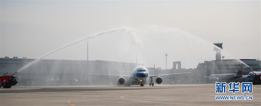 (在習近平新時代中國特色社會主義思想指引下——新時代新作為新篇章·習近平總書記關切事·圖文互動)(1)給你最溫暖的擁抱——保護關心愛護抗疫一線醫務人員在行動