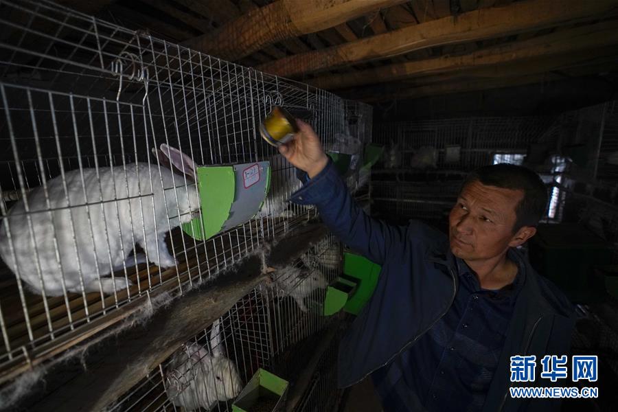 (決戰(zhàn)決勝脫貧攻堅·圖文互動)(15)決戰(zhàn)昆侖——新疆聚焦10個未摘帽縣展開深度貧困攻堅戰(zhàn)