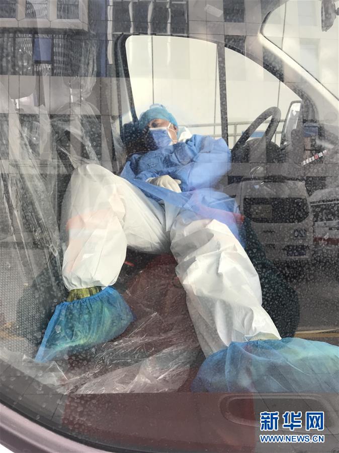 (聚焦疫情防控·圖文互動)(5)急救車輪上的45天